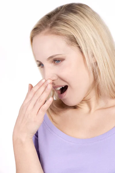 Mujer joven bostezando —  Fotos de Stock