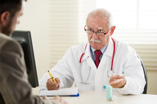Doctor with Patient — Stock Photo, Image