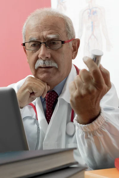 Senior Doctor Using Webcam — Stock Photo, Image