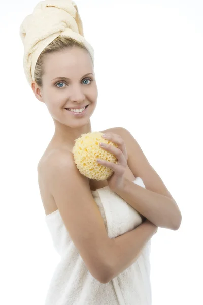 Kráska s ručníkem a houba — Stock fotografie