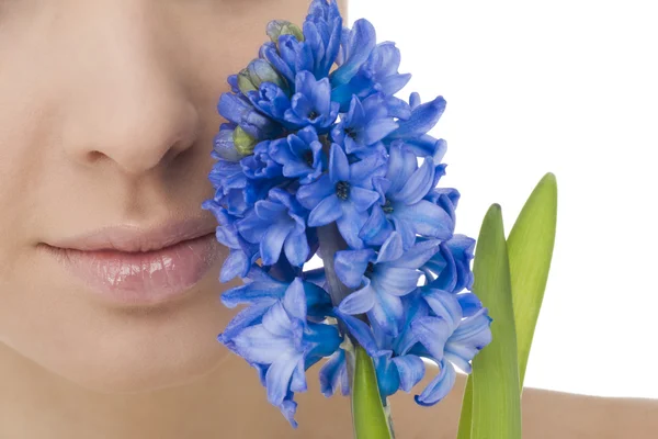 Natürliche Schönheit mit Blauglocke — Stockfoto