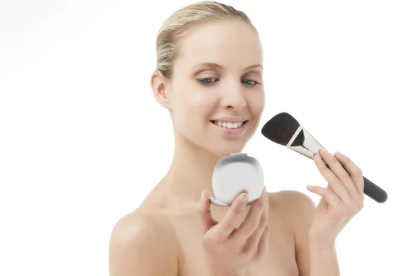 Woman with powder brush and mirror — Stock Photo, Image