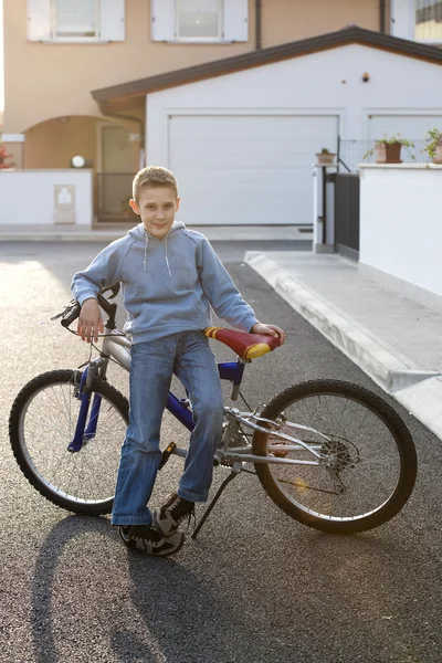 Little boy with bike — Stock Photo, Image