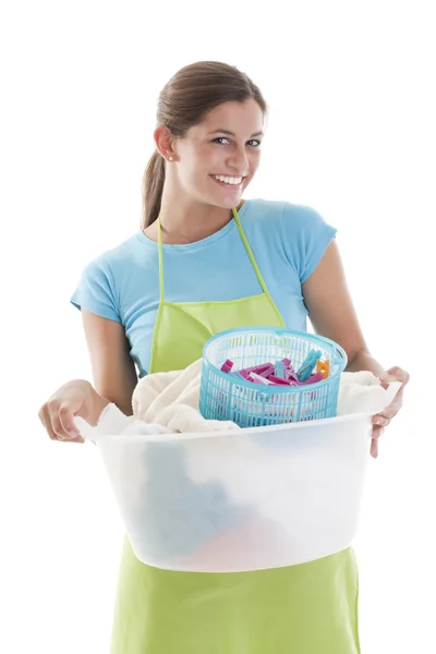 Mutlu bir kadın Çamaşırhane yapıyor — Stok fotoğraf