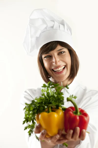 Χαρούμενα θηλυκό σεφ με λαχανικά — Φωτογραφία Αρχείου