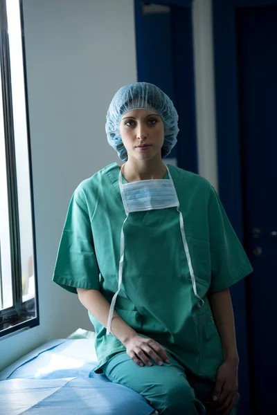 休息的女外科医生的肖像 — 图库照片