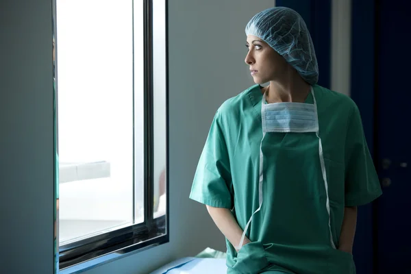 Portret Kobiety Chirurga Odpoczynku — Zdjęcie stockowe