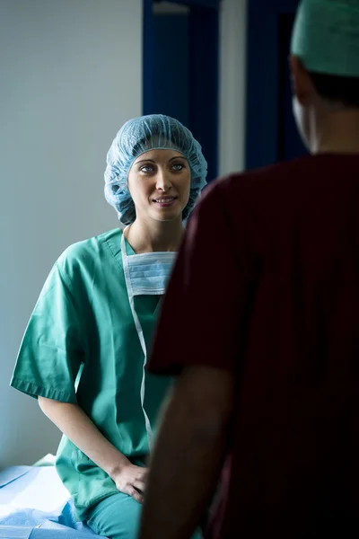 Consulenza Chirurghi Sesso Femminile Prima Dell Esprazione — Foto Stock