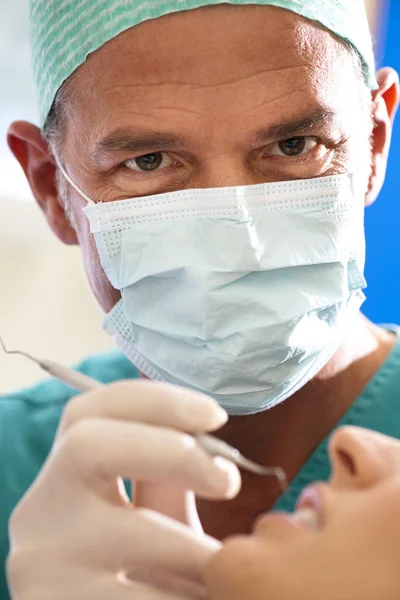 Retrato Dentista Masculino Trabajo — Foto de Stock