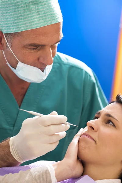 Retrato Dentista Masculino Trabalho — Fotografia de Stock
