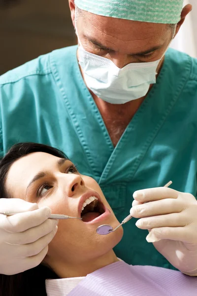У зубного лікаря — стокове фото