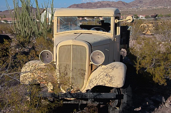 Antique Junk Car - HDR Image — Stock Photo, Image