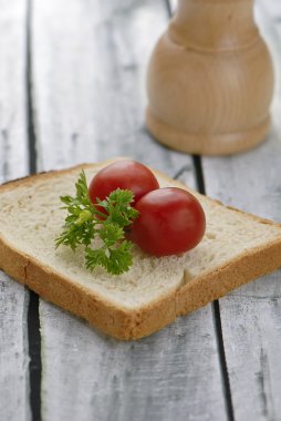 aranged gıda iki domates ekmek üzerine