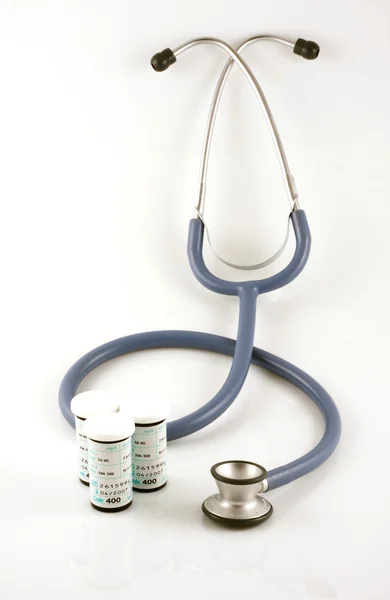 Stetoskop i butelki — Zdjęcie stockowe