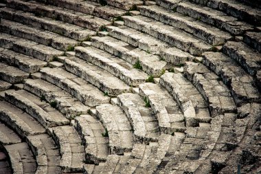 epidaurus adlı tiyatro