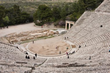 epidaurus adlı tiyatro