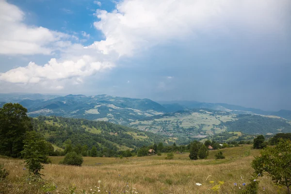 루마니아에 있는 trascau 산 — 스톡 사진