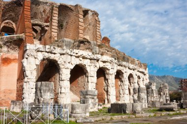 Santa maria capua vetere amfi tiyatro