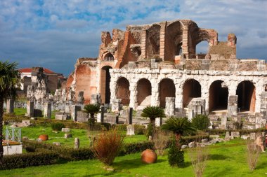 Santa maria capua vetere amfi tiyatro