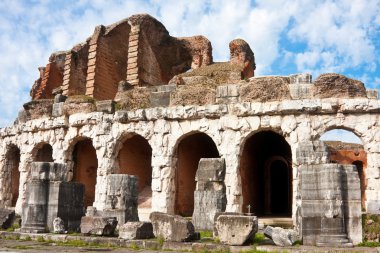 Santa maria capua vetere amfi tiyatro