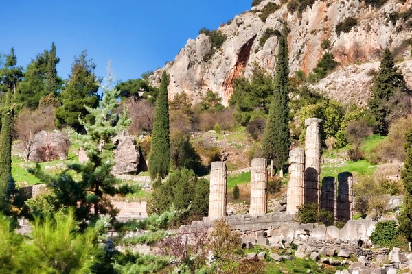 Oude ruïnes van de tempel van apollo, delphi, Griekenland... — Stockfoto