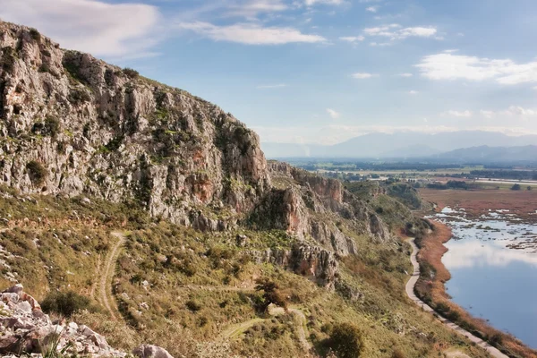 Орі Мавра гори і Prokopos лагуни — стокове фото