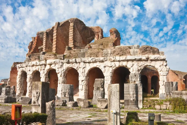 Santa maria capua vetere amfi tiyatro