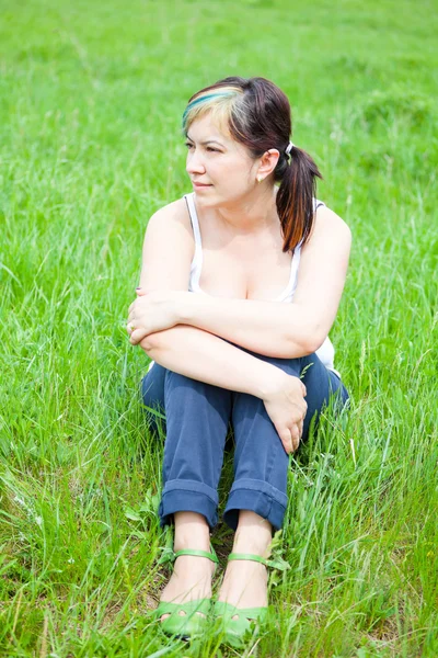 Žena užívat denně venkovní — Stock fotografie