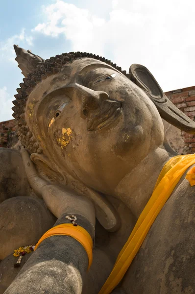 Volto di un Buddha sdraiato — Foto Stock
