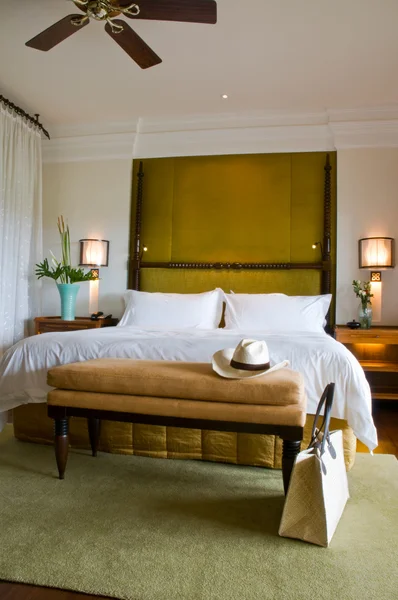 Suite quarto de cama de um resort de luxo — Fotografia de Stock