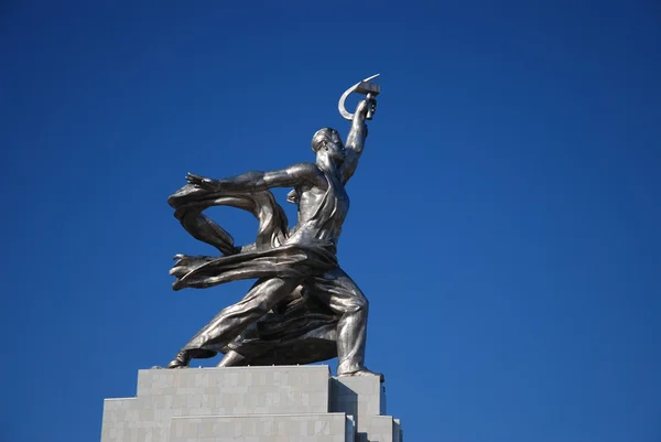 Die Skulptur "Arbeiterin und Kolchosfrau" — Stockfoto