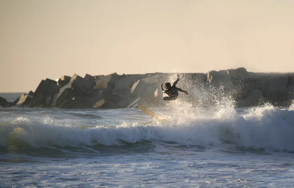 Surfer κάνοντας ένα forehand — Φωτογραφία Αρχείου