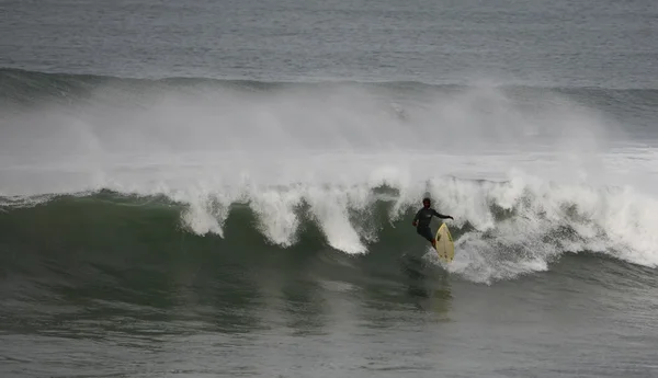 Surfista fazendo uma antemão — Fotografia de Stock