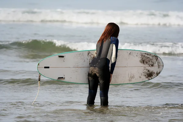 Surf дівчина — стокове фото