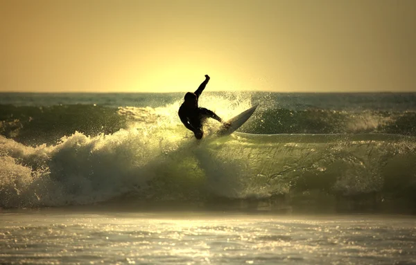Surfista haciendo un avance —  Fotos de Stock