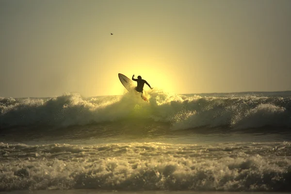 Surfista fazendo uma antemão — Fotografia de Stock
