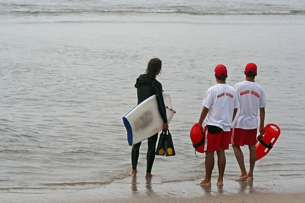Lifeguards & surfer — Stock Photo, Image