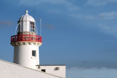 Deniz feneri yalnız