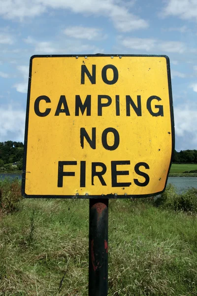 Nessun campeggio e incendi — Foto Stock