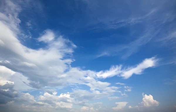 蓝蓝的天空表面 — 图库照片