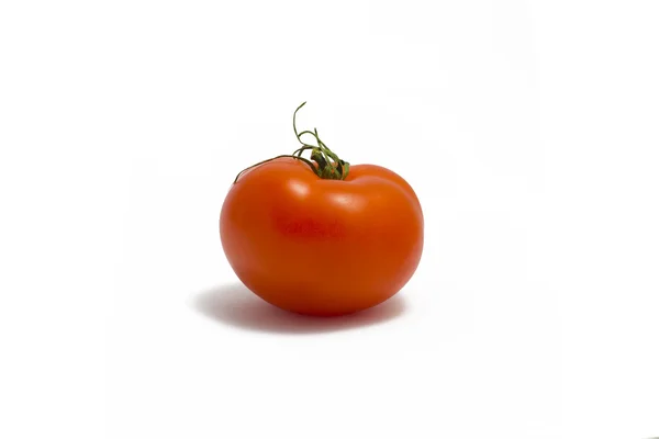 Красный помидор на белом — стоковое фото