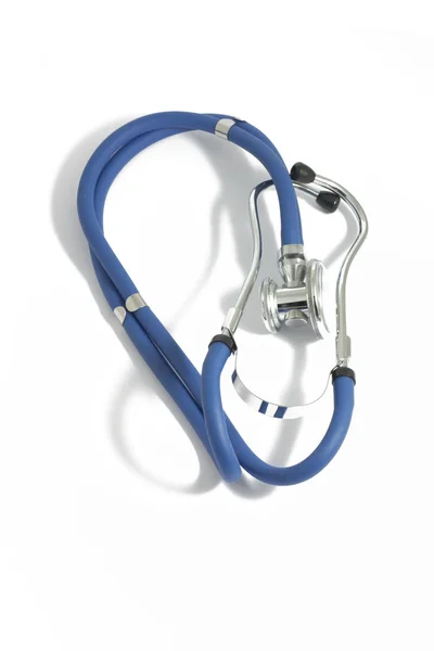 Синий медицинский стетоскоп — стоковое фото