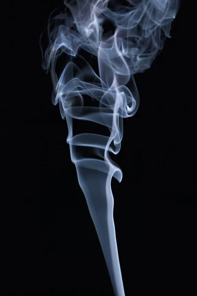 Siyah arkaplanda mavi duman — Stok fotoğraf