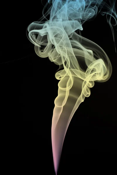 Έγχρωμος καπνός σε μαύρο φόντο — Φωτογραφία Αρχείου