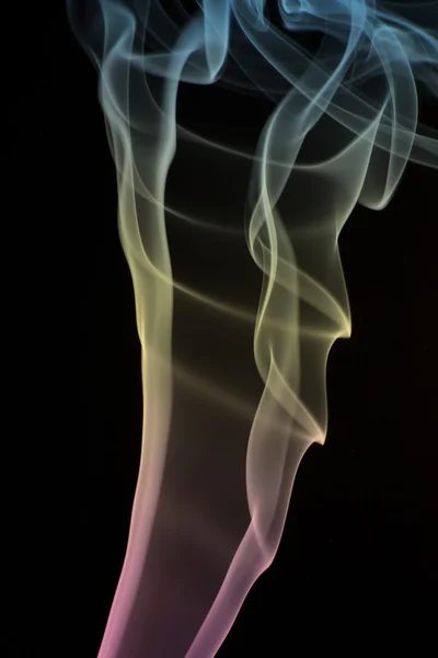 Siyah arkaplanda renkli duman — Stok fotoğraf