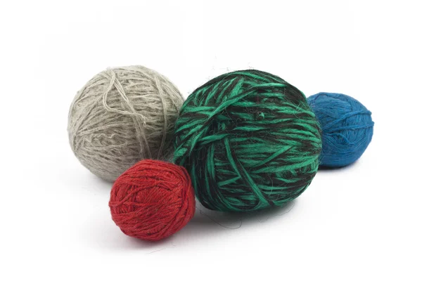 Quatro bolas de lã no fundo branco — Fotografia de Stock