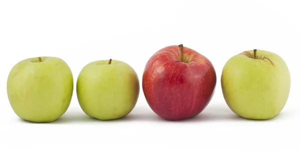 Tiga apel hijau dan satu merah di atas putih — Stok Foto