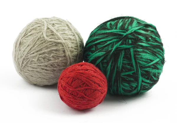 Três bolas de lã no fundo branco — Fotografia de Stock