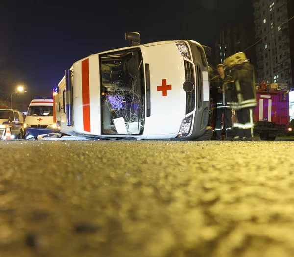 Ambulance renversée Images De Stock Libres De Droits