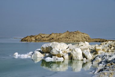 ölü deniz tuzu kayalar